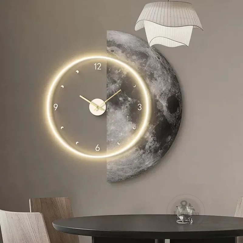 ساعة حائط فاخرة حديثة بإضاءة L - مراجعة Luxury Watch House وسعره