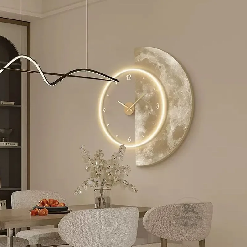 ساعة حائط فاخرة حديثة بإضاءة L - مراجعة Luxury Watch House وسعره