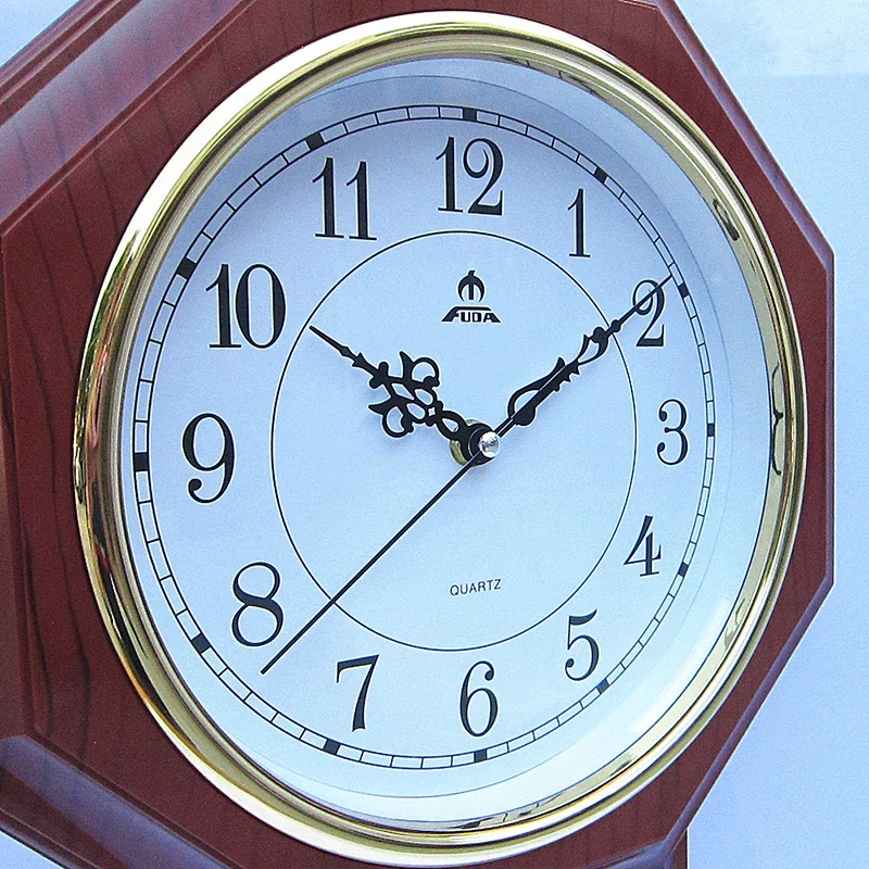 ساعة حائط كلاسيكية فاخرة كبيرة - مراجعة Luxury Watch House وسعره