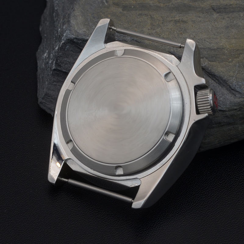 غطاء خلفي محكم الإغلاق ومقاوم  - مراجعة Exhibition Caseback وسعره