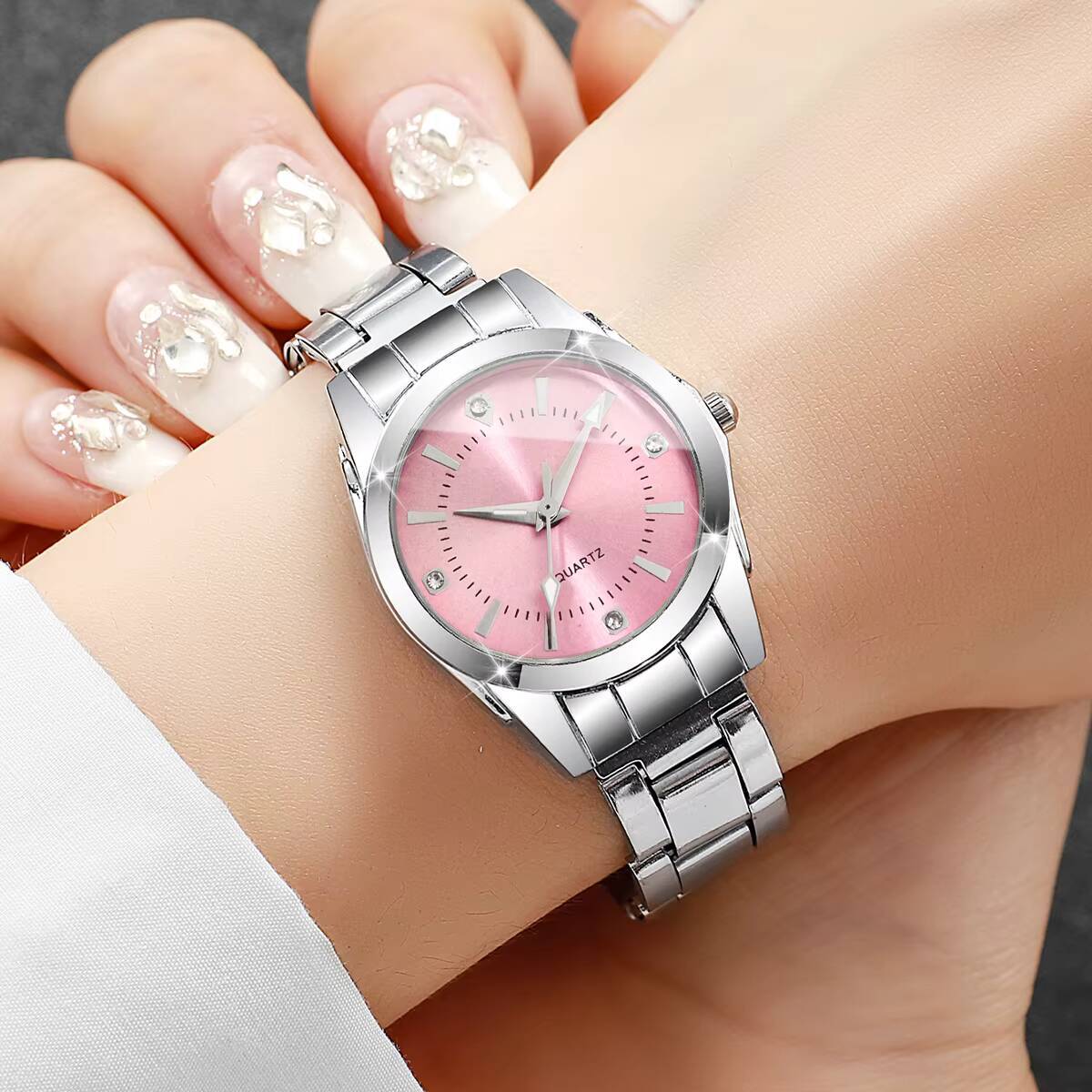 ساعات نسائية فاخرة من حجر الرا - مراجعة Luxury Watch Safe وسعره