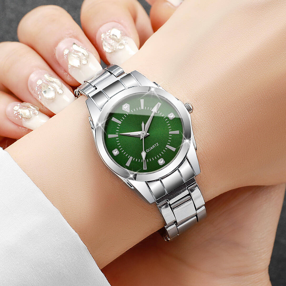 ساعات نسائية فاخرة من حجر الرا - مراجعة Luxury Watch Safe وسعره