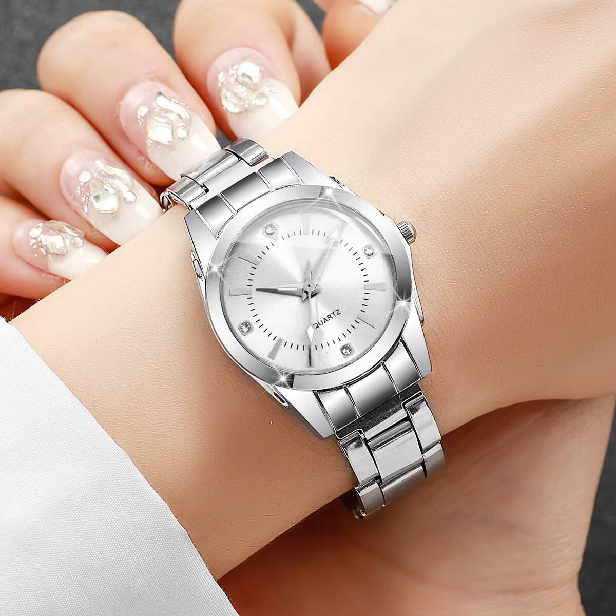 ساعات نسائية فاخرة من حجر الرا - مراجعة Luxury Watch Safe وسعره